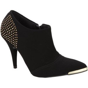 ankle boot com tachas