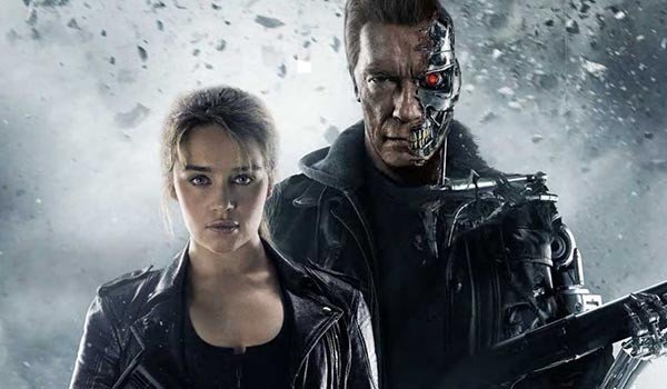 Sarah Connor (Emilia Clarke) e papis T-800( Arnold Schwarzenegger)