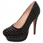 scarpin com rebites pretos da Luiza Barcelos