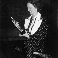 Bette Davis at the 1935 (8th) Academy Awards banquet.