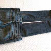 Calça jeans com costura torta – Imaginação Fértil